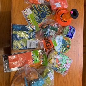 Lot of dinosaur birthday decorations